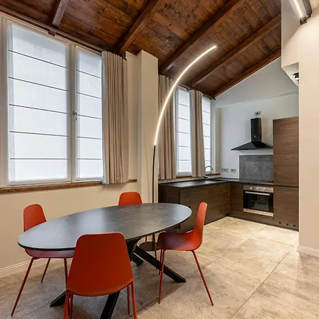 Turin Apartments アパート